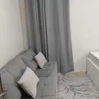 غرفة مع حمام وحوش مستقل