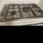 فرن سطحي وفرن كهربائي وغسالة ودولاب مطبخ