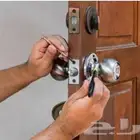 فك أبواب المنازل