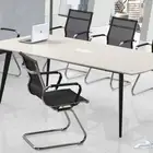 طاولة اجتماعات.