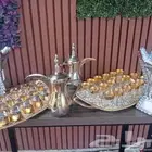 قهوجين وصبابين رجال ونساء كراسي وطاولات وزل ألعاب