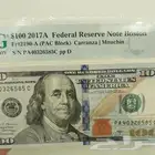 مجموعة عملات ملكية ودولارات أمريكية