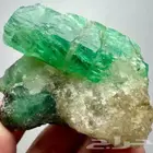 حجر زمرد كريستال طبيعي