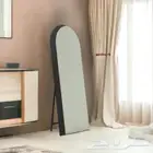 مرآة طويلة بإطار أنيق