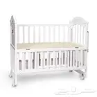 سرير ابيض للأطفال