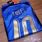 فانيلة إيطاليا توقيع توتي