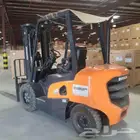 رافعات شوكية (فوركلفت) forklift للإيجار بجميع الأحجام