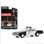 مجسمات سيارات صغيرة