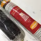 علب صوصات وكاسات مع اغطية وحامل اكواب
