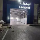 خطاط متخصص في تنفيذ جميع أنواع اللوحات والدعاية والإعلان