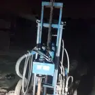 حفار ابار دريل صغير يشتغل ارض أرمل وجبل