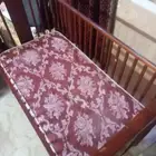سرير بيبي جينيور مع مرتبة حتى سن 5 سنوات