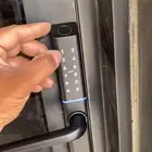 قفل باب ذكي لابواب الالمنيوم و الحديد ومصدات للمواقف ضمان