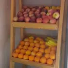 فواكه صناعية مع ديكور