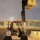 رافعه مع السطحه للايجار بالمشوار واليوميه تأجير فوركلفت شوك