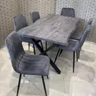 غرف نوم فخمة وطاولات سفرة