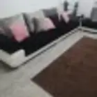كنب وطاولة طعام كبيره