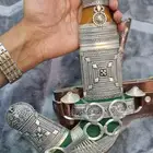خنجر معدن شبيهه للفضة