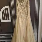 فستان للبيع