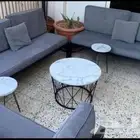 طاولة وسط مع طاولتين خدمة