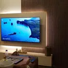 طاولة تلفزيون مع خلفيه شاشه مع بديل الخشب مع الاناره