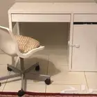 مكتبة وكرسي ايكيا