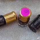 متخصصون في الدهن الملكي وعود الغابات الطبيعيه