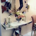 طقم مرايه وطاوله للبيع شبه جديد سبب البيع ا لازااله الاستراح