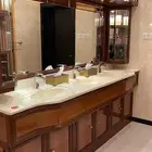 مغاسل رخام وألمنيوم نظيفة