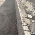 بوكلين لقص الاراضي وبناء الحجر