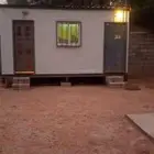صندقة للبيع مع دورة مياة