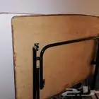 طاوله مكتب وطاله طوي عدد 2 كبير وعجانه صغيره صحون ستيل