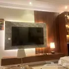 رفوف و مكتبه