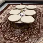 طاوله كبيره معها 6 حبات صغيره