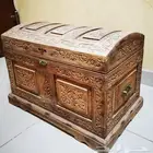 لأهل التراث صندوق خشبي قديم