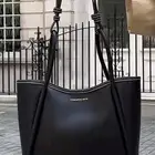 شنطة ليلى تشارلز اند كيث