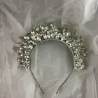 تاجات واكسسوارات ومسكات