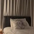 سرير مع طراحه مرتفعه