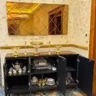 بوفيه زجاحي مع مرآه شبه جديد