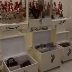 دولاب ملكه مع ثلاث صناديق واضاءه