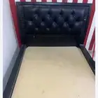 اسرير مع كوميدينه. عربة قهوه صوفه مه طاولة طابعه