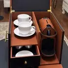 مكينة قهوة DeLonghi بطقم فاخر ونظافة عالية