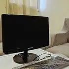 شاشه كمبيوتر ولوحه مفاتيح