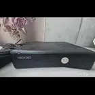 اكس بوكس 360للبيع مهكر نضيف فيه 8العاب