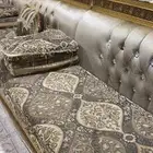 كنب وطاولة وستارة للبيع