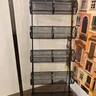 ديكور محل ملابس. علاقات و رفوف