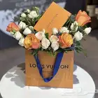 تنسيق هدايا مع ورد