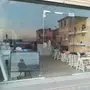 للبيع باب محل زجاج وديكور سقف