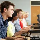 معلمة حاسب آلي وبرامج مايكروسفت أوفيس