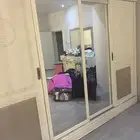 دولاب سحاب وتسريحة للبيع